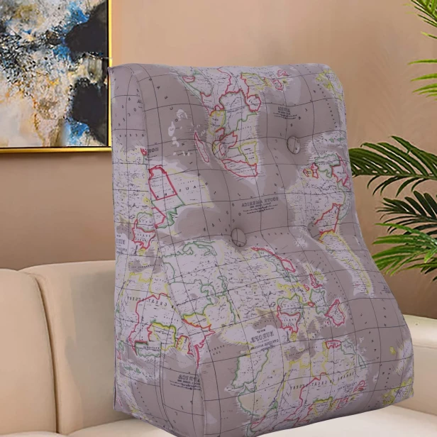 Wszechstronna Poduszka do Czytania Wzór Mapa, aranżacja w salonie.
