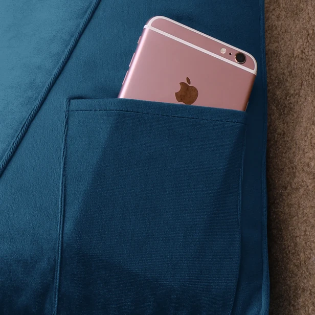 Granatowa poduszka wspierająca plecy, kieszeń na telefon.