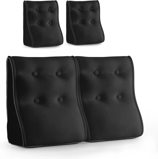 Zestaw dwóch pikowanych, czarnych poduszek lędźwiowych z weluru z białą lamówką.