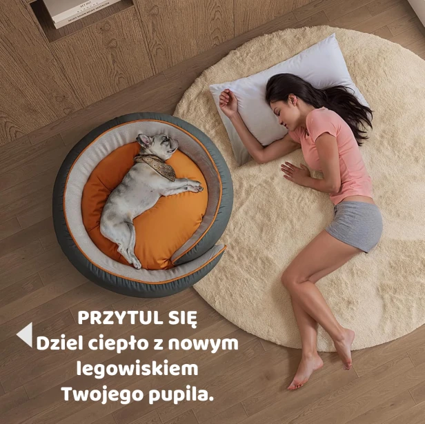 Pies śpi zwinięty w ciepłym, okrągłym legowisku w kolorach szarym i pomarańczowym, podczas gdy kobieta śpi obok na dywanie.