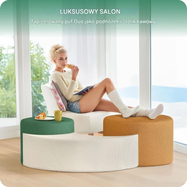 Aranżacja luksusowego salonu z wykorzystaniem tapicerowanych puf modułowych (zielony, pomarańczowy, beżowy).