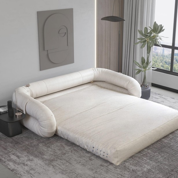 Sofa z funkcją spania, rozłożona, aranżacja w salonie.