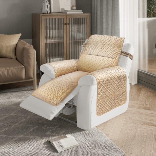 Pokrowiec z Poduszką Podpierającą Plecy, aranżacja na fotelu w salonie.