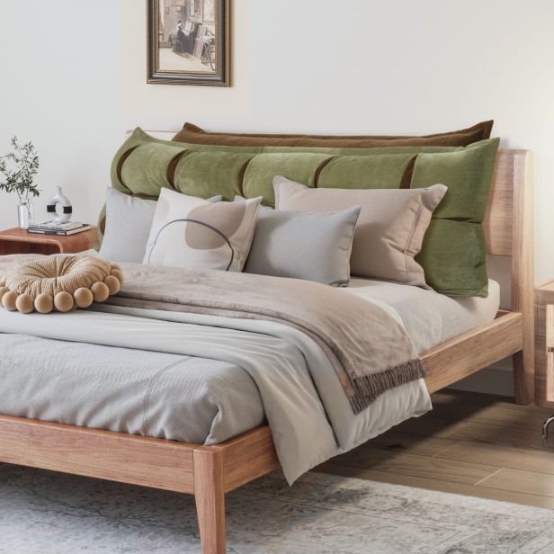 Poduszka Zagłówkowa ze Schowkiem Zielono-Pomarańczowa, aranżacja w sypialni na łóżku.