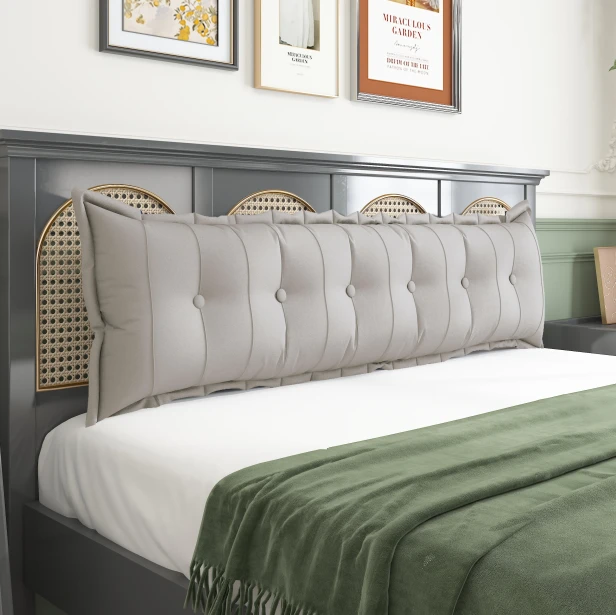 Prostokątna Poduszka do Oparcia Pleców – Bawełna Beż. Aranżacja na łóżku w sypialni.