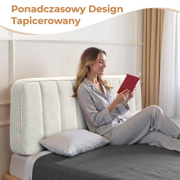 Kobieta opierająca się o zagłówek tapicerowany beżowy na łóżku.