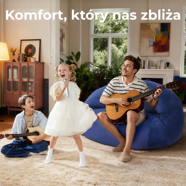 Pufa/Fotel Worek Niebieski, Scena rodzinnej rozrywki w jasnym salonie