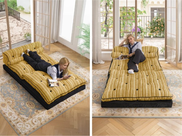 Kobieta siedząca na Kanapie Funkcyjnej Wypoczynkowej w sypialni.