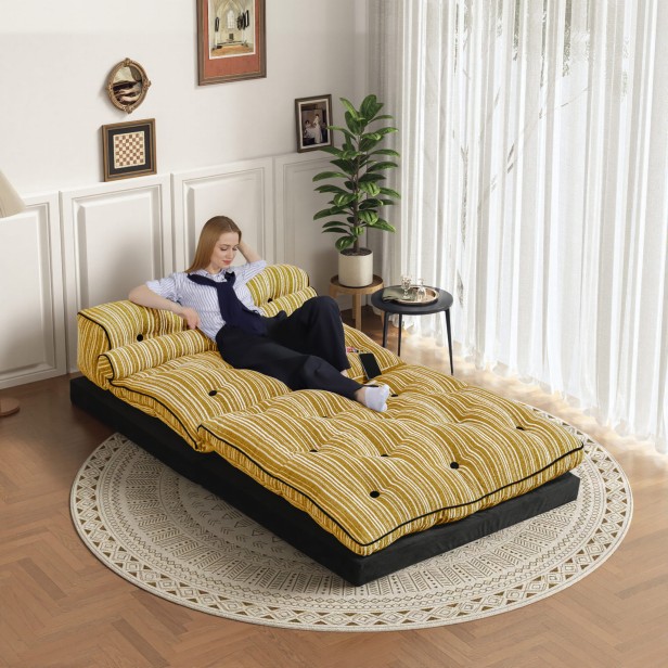 Kobieta leżąca na Kanapie Funkcyjnej Wypoczynkowej.