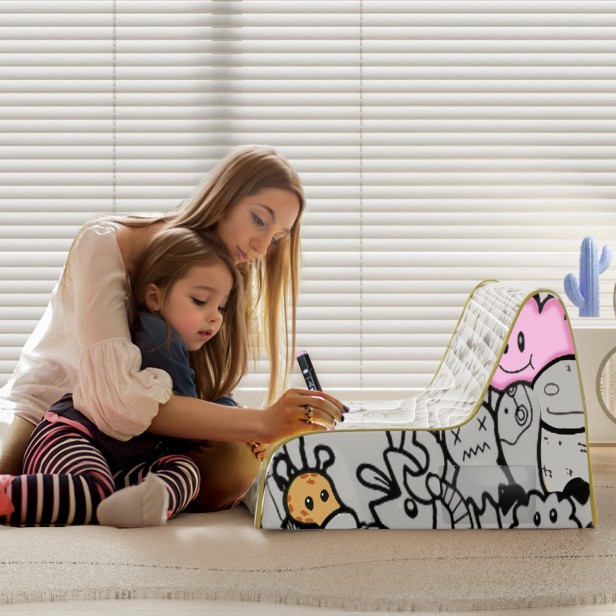 Kobieta z dziewczynką kolorujące Miękka Sofa Graffiti dla Dzieci