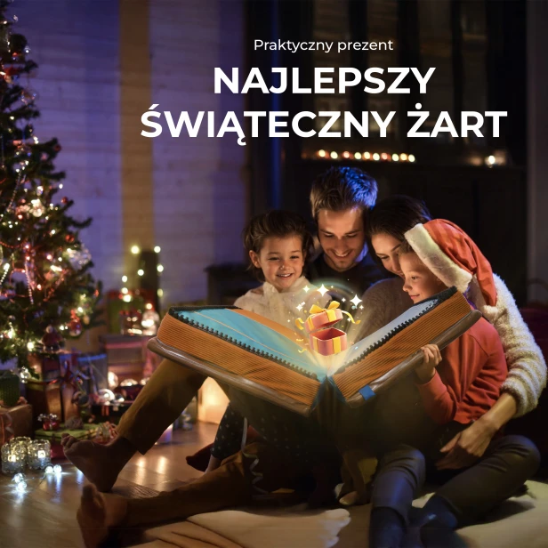 Rodzina w świątecznym klimacie z siedziskiem książką.