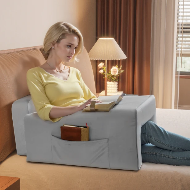Kobieta na łóżku korzysta z Poduszka Relaksacyjna 2w1 RelaxPillow – Stolik &amp; Oparcie