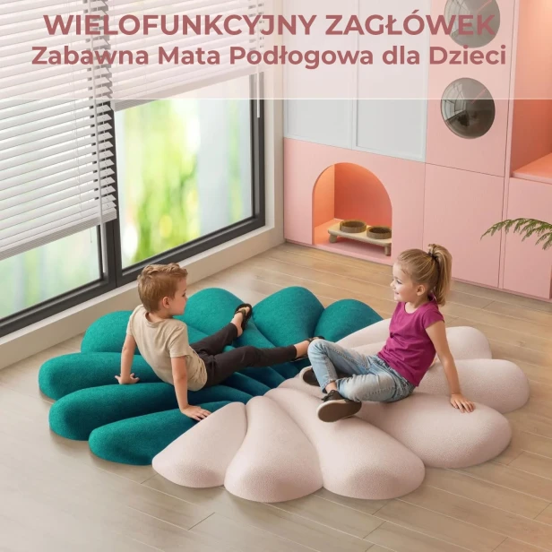Dzieci bawiące się na Poduszkach w Kształcie Muszli.