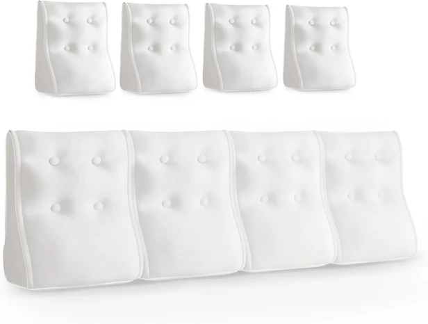 Zestaw czterech pikowanych, białych poduszek lędźwiowych z weluru z białą lamówką.