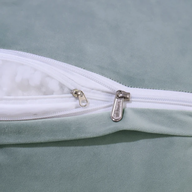 Modułowy Zagłówek z Wałkiem – Szary Welur zbliżenie na zamek błyskawiczny.