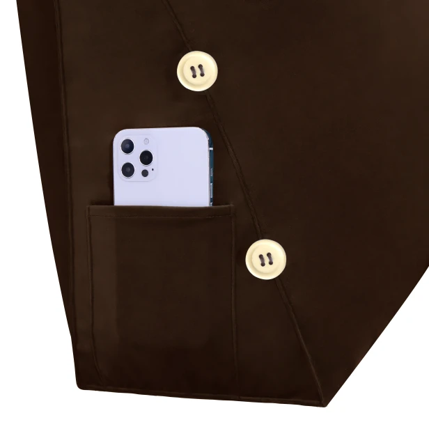 Modułowy Zagłówek z Wałkiem – Brązowy Welur zbliżenie na guziki i kieszeń na telefon.